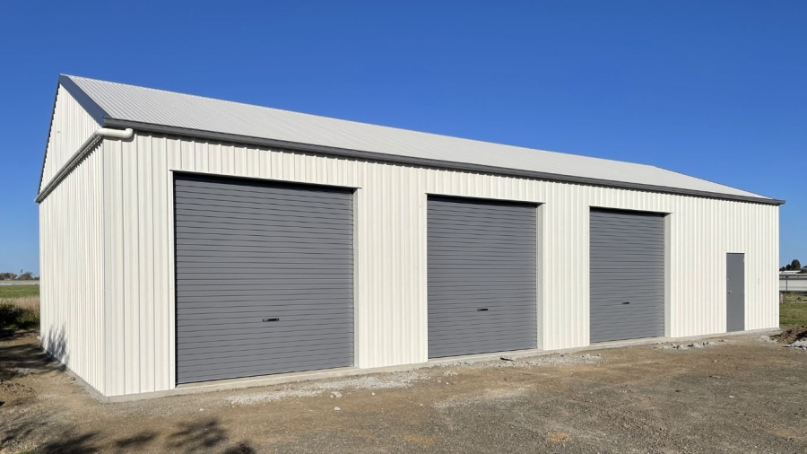 Triple garage built by R&F Steel Buildings Dalby